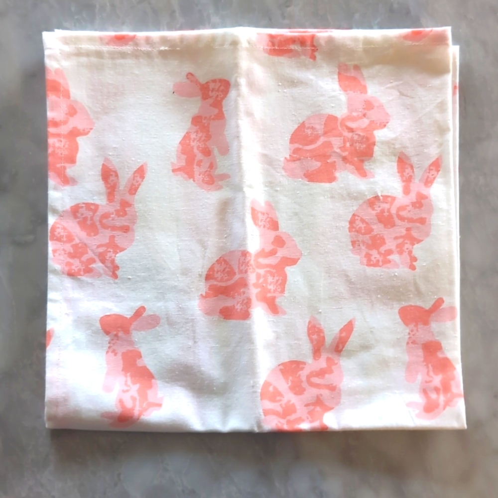 Set of 2 Nicole Miller Home pink and white Easter bunny napkins